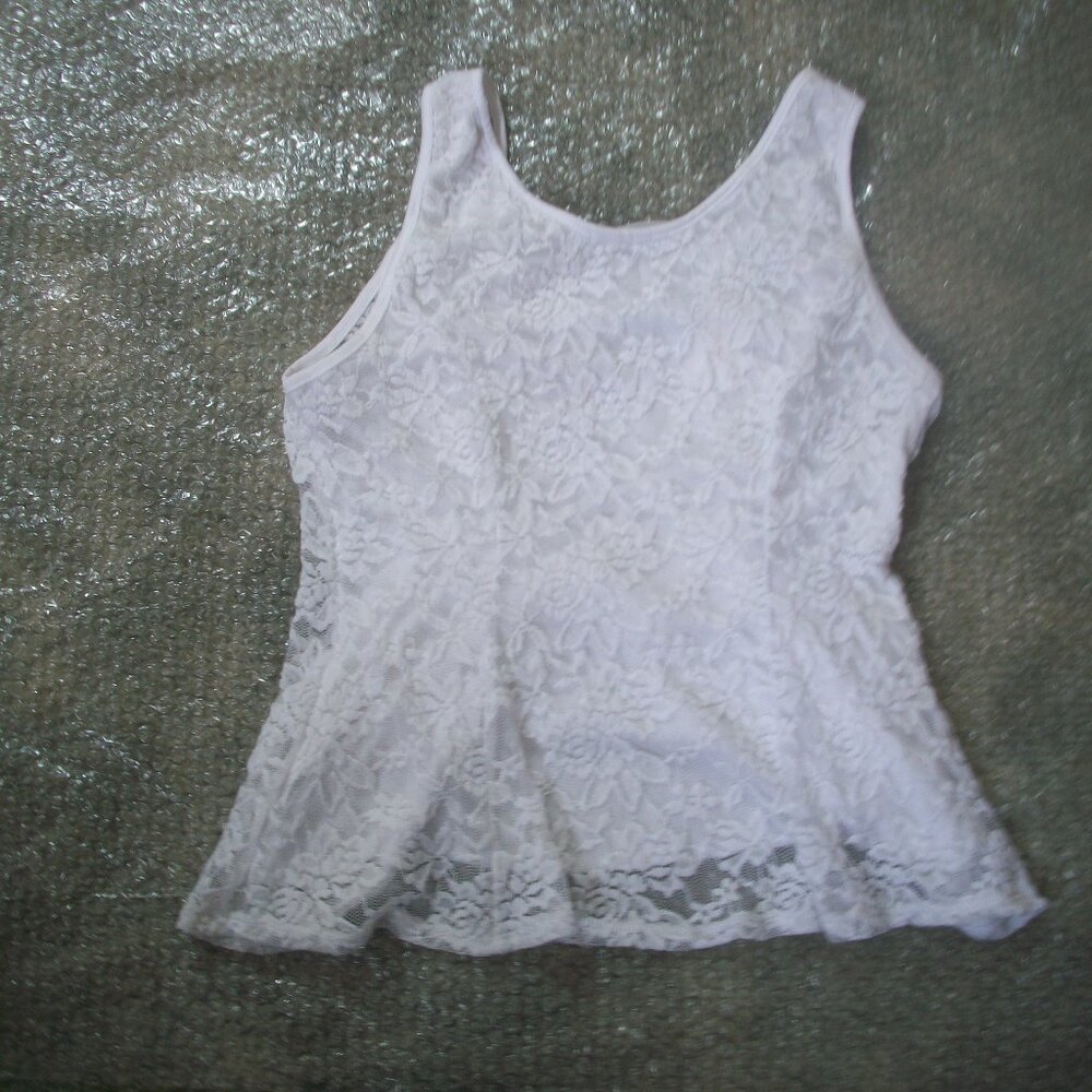 womens Beautiful white lace blouse. Trailing back with bow. Size junior large
